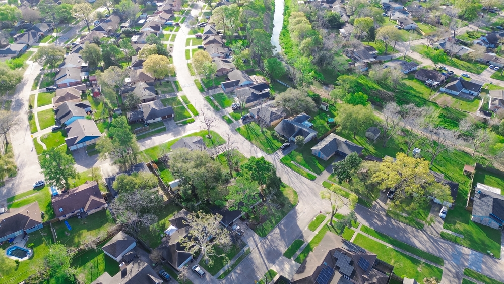 Aerial view of Houston single family HOA landscaping