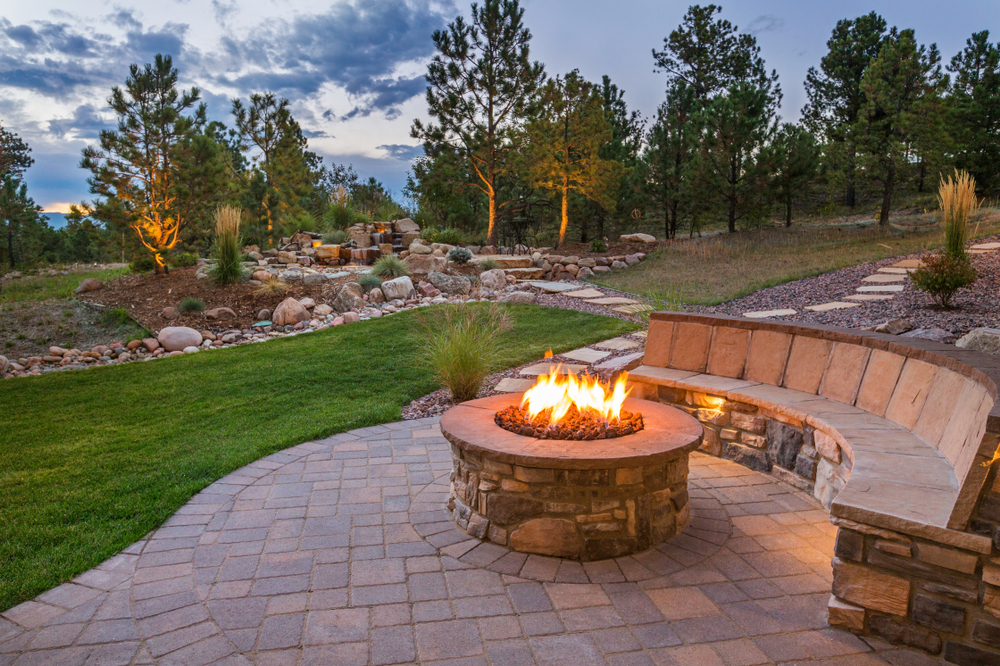 Outdoor firepit